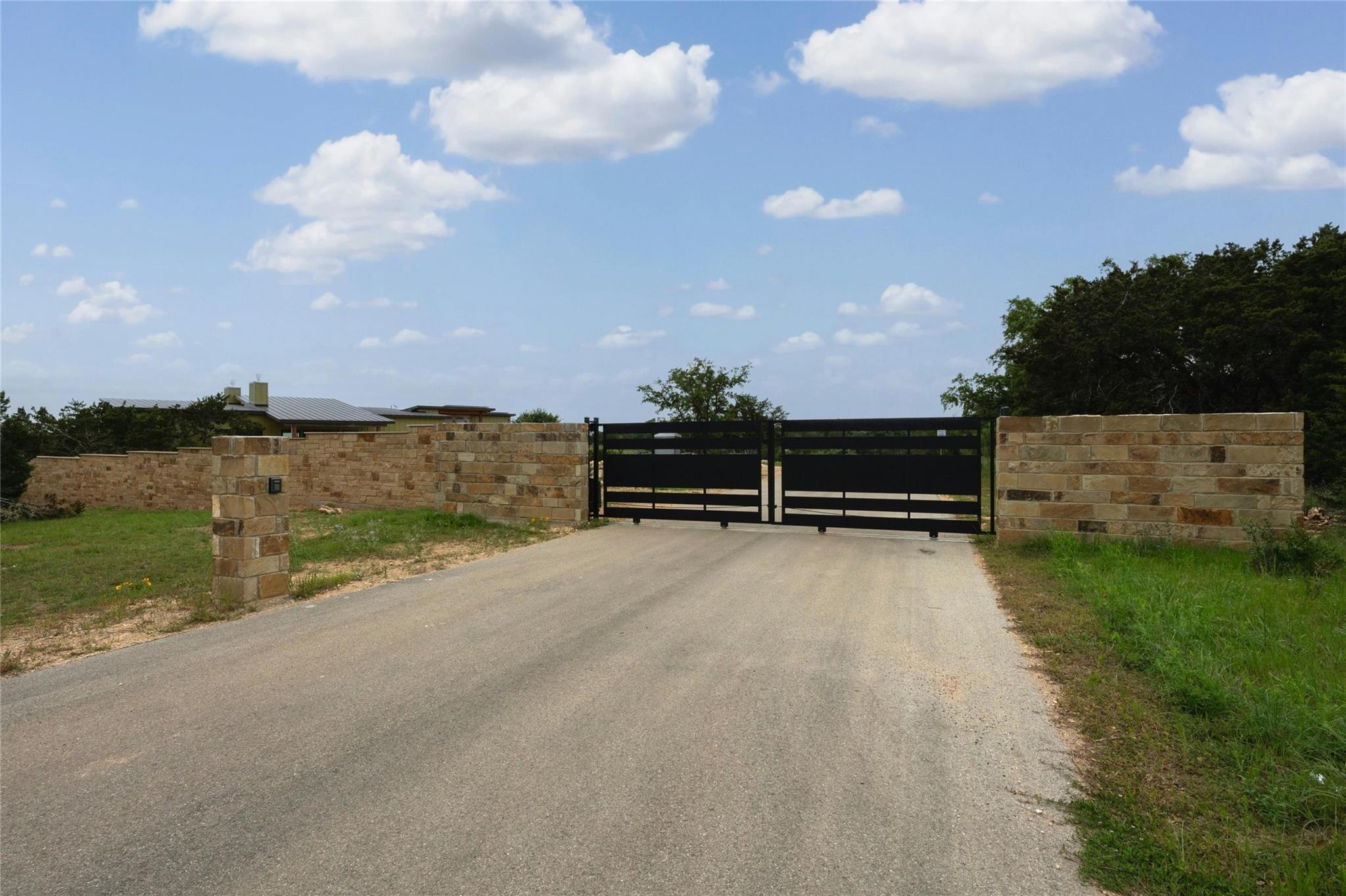 Listing photo 1 of 439  Vail River Rd
