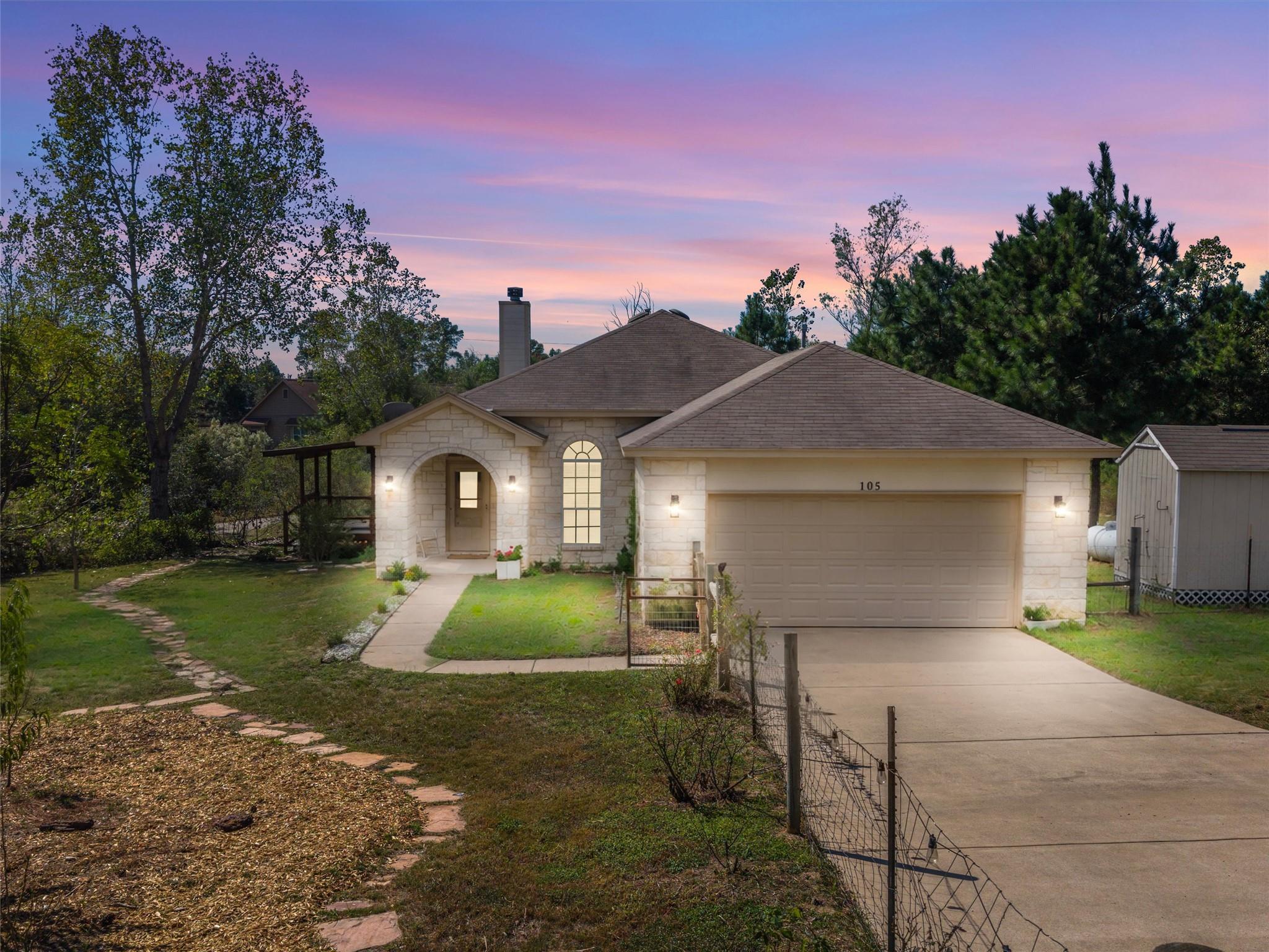 Listing photo 1 of 105  Comanche Dr