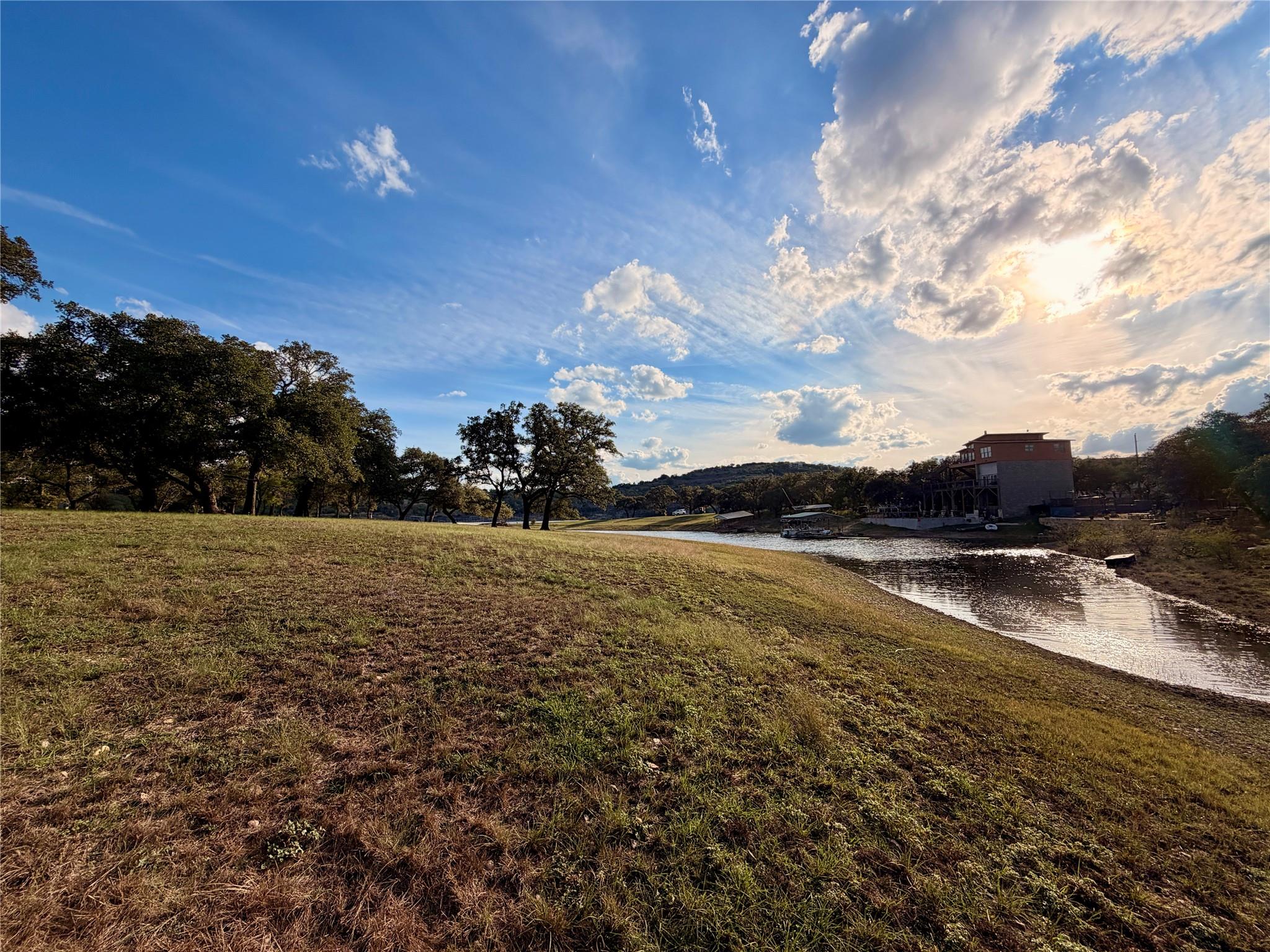 Listing photo 1 of 1304  Gold Ln