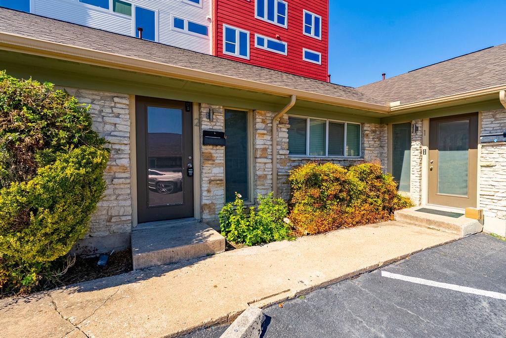 Listing photo 1 of 1307 E 52nd St  #2