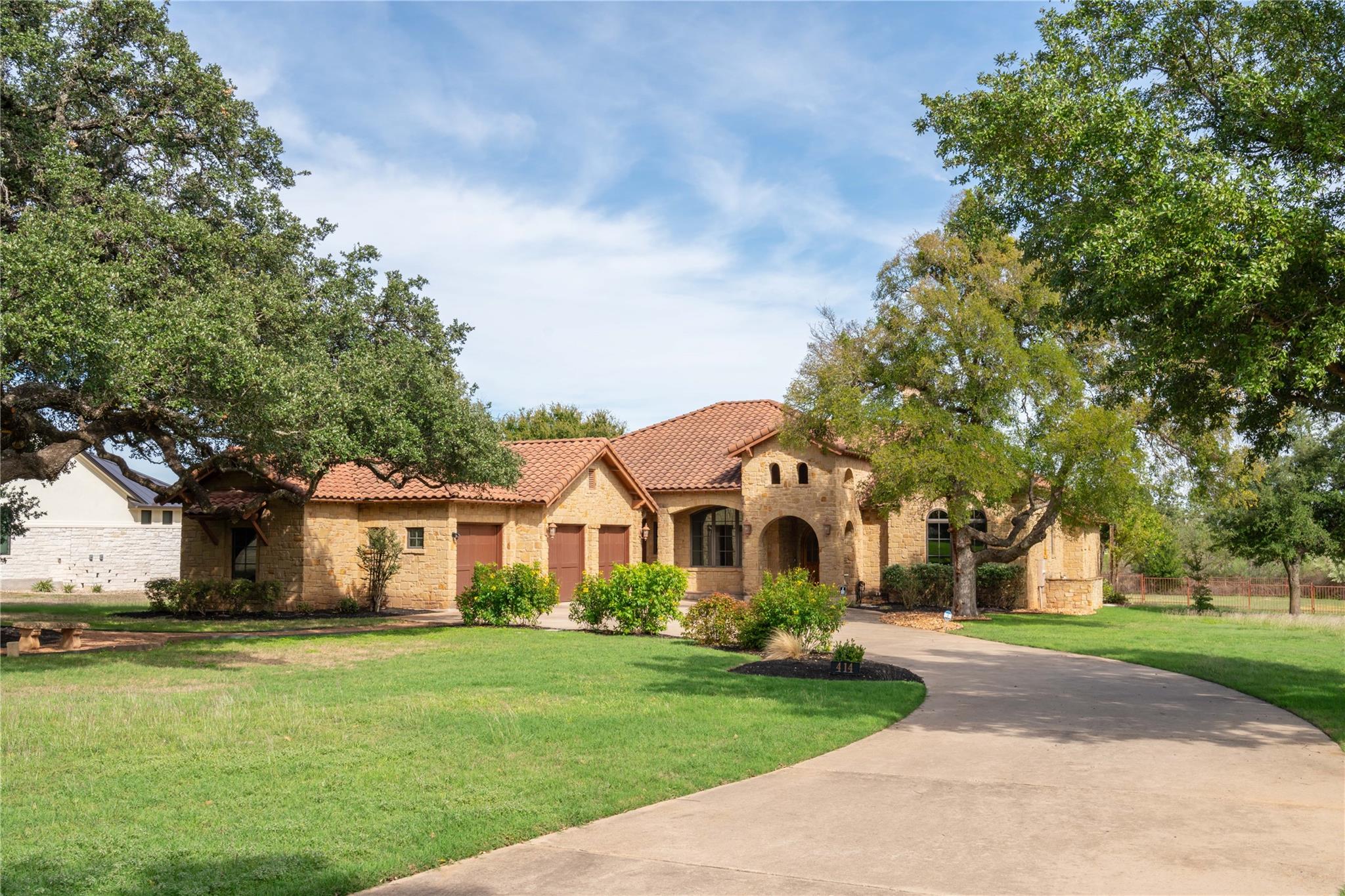 Listing photo 1 of 414  Indigo Ln