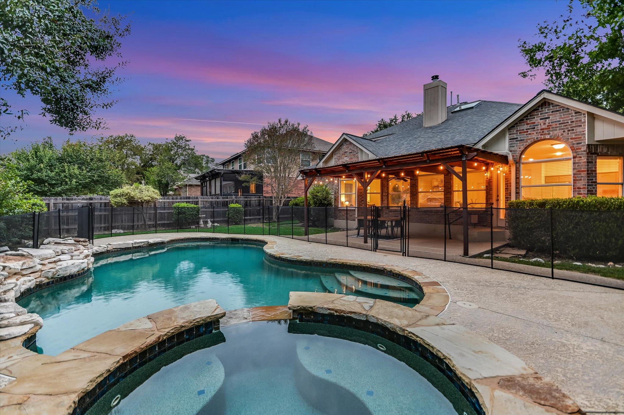 Listing photo 1 of 10711  Pinkney Ln