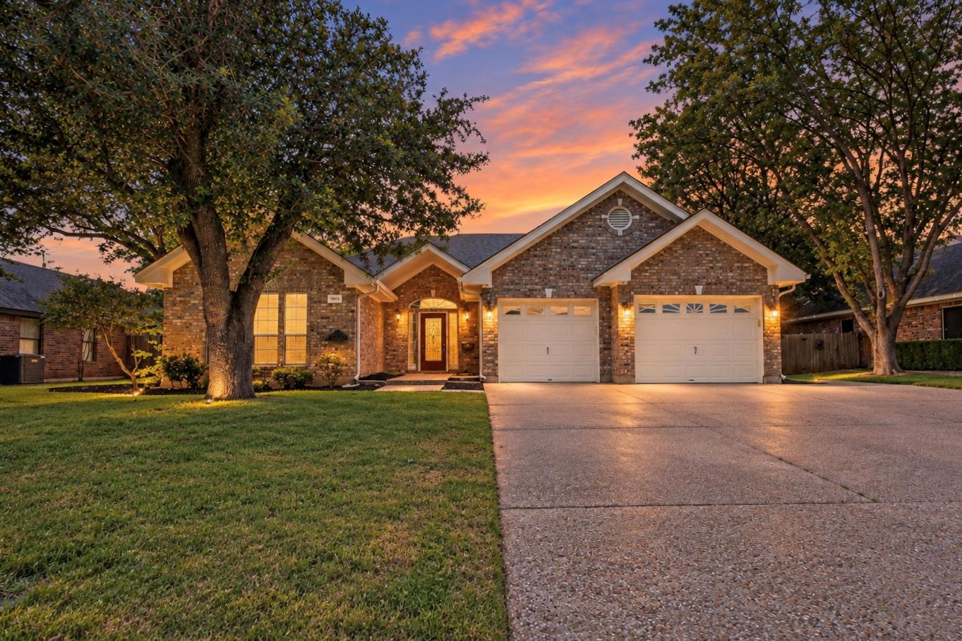 Listing photo 1 of 1906  Meadow Ridge Dr