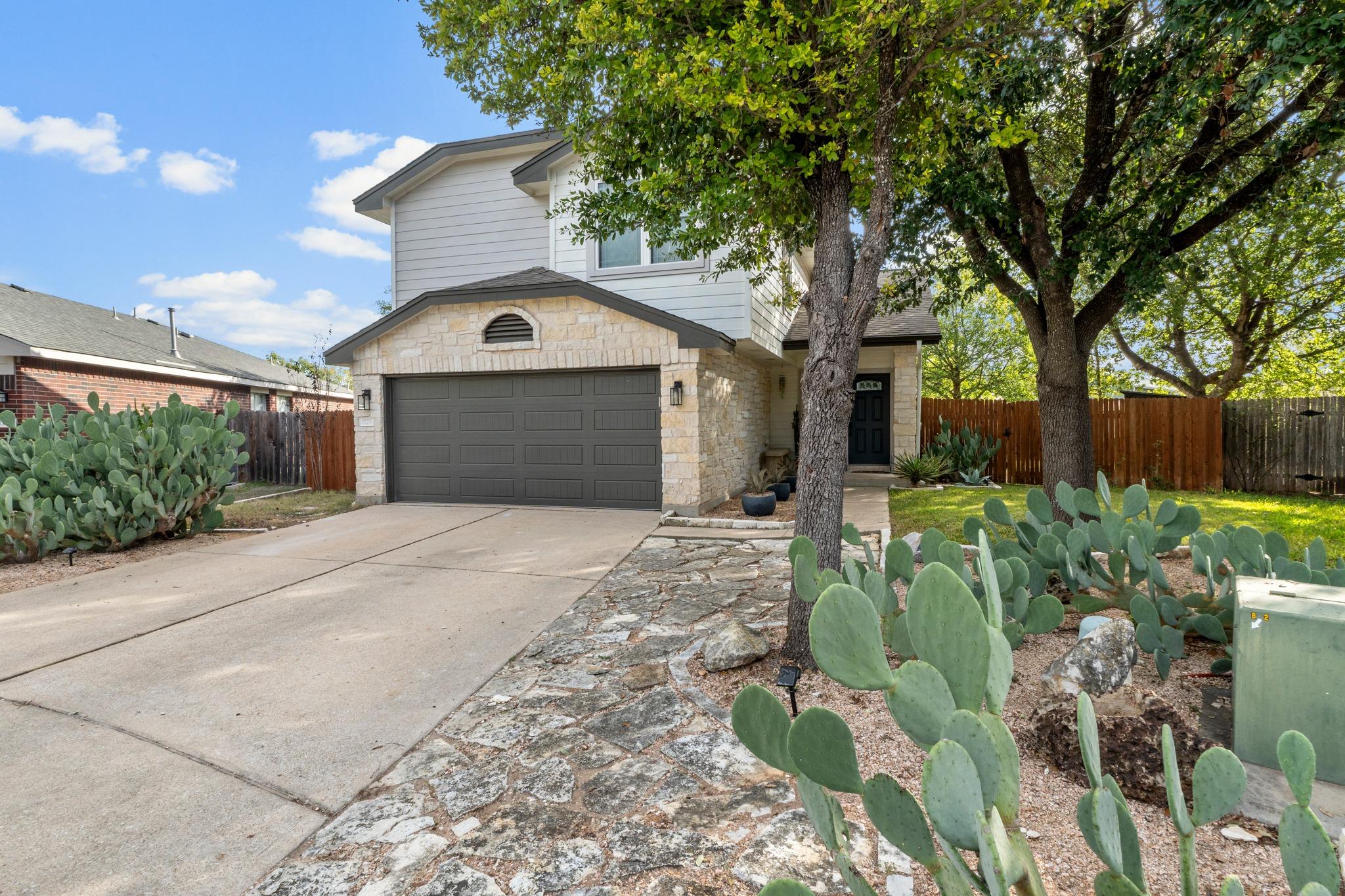 Listing photo 1 of 1128  Miss Kimberlys Ln