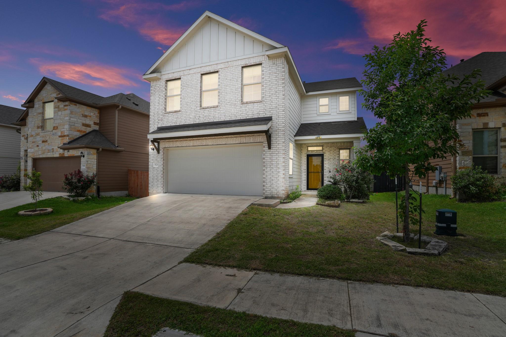 Listing photo 1 of 521  Falkland Trce