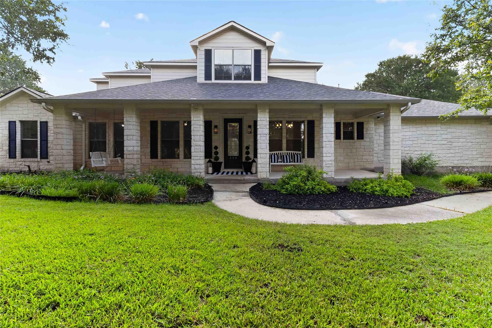 Listing photo 1 of 113  Valley View Dr