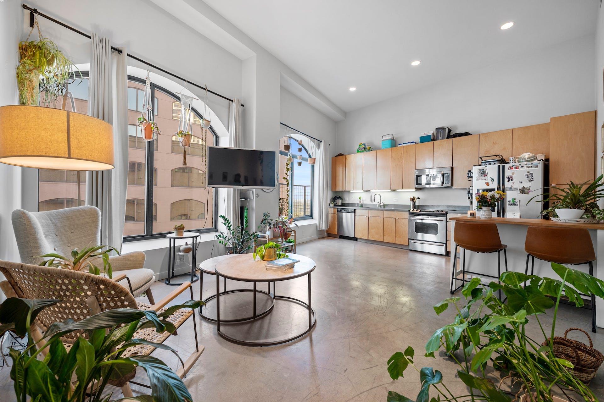 Listing photo 1 of 507  Sabine St  #908
