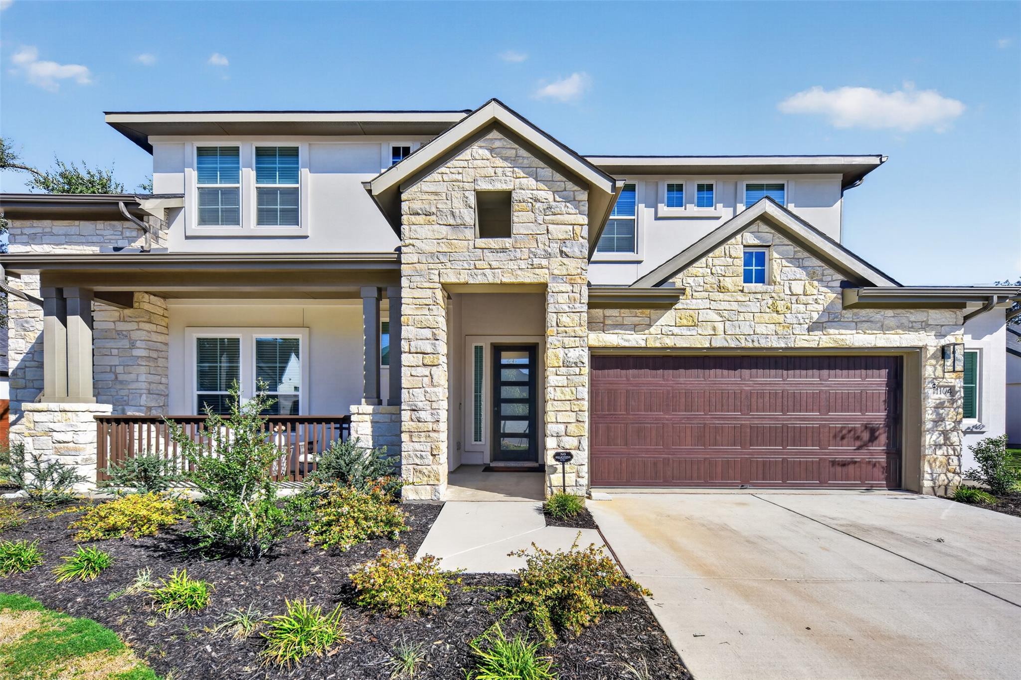 Listing photo 1 of 1104  Painted Horse Dr