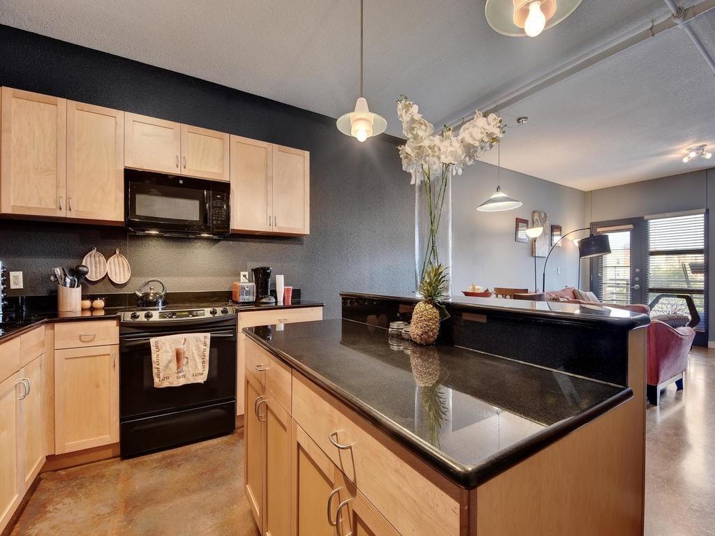 Listing photo 1 of 711 W 26th St  #402