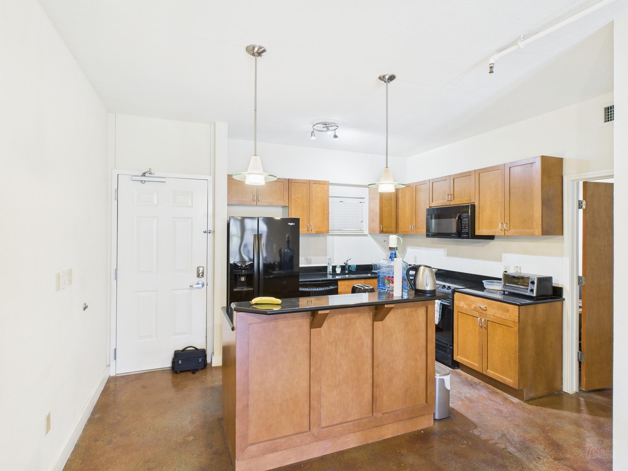 Listing photo 1 of 711 W 26th St  #504