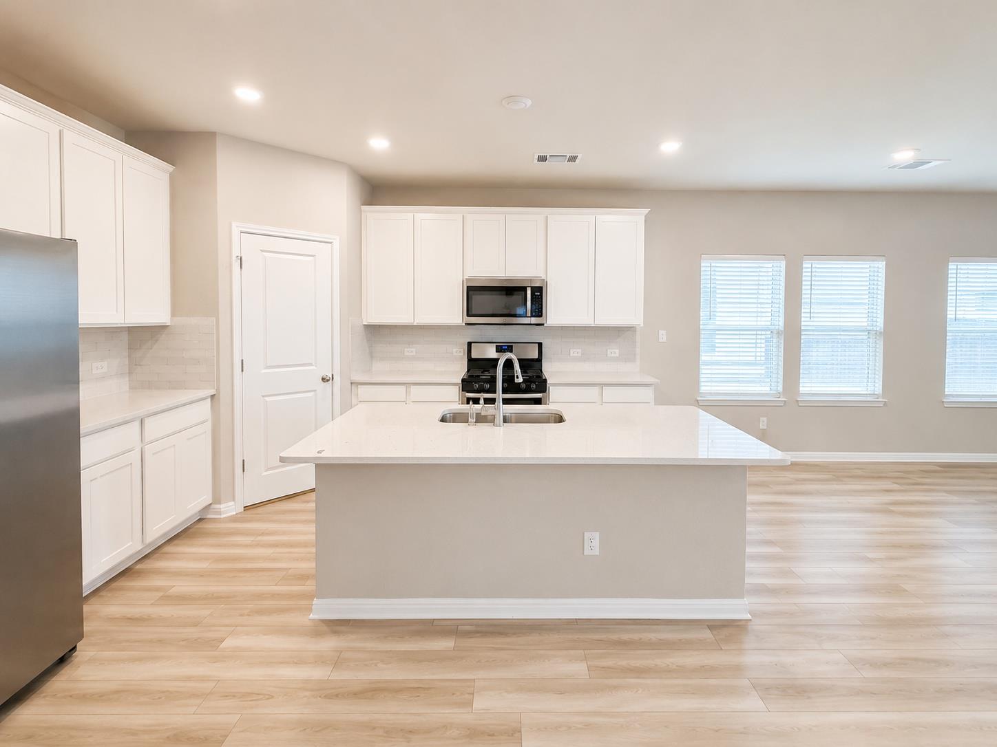 Listing photo 1 of 206  Wind Trl
