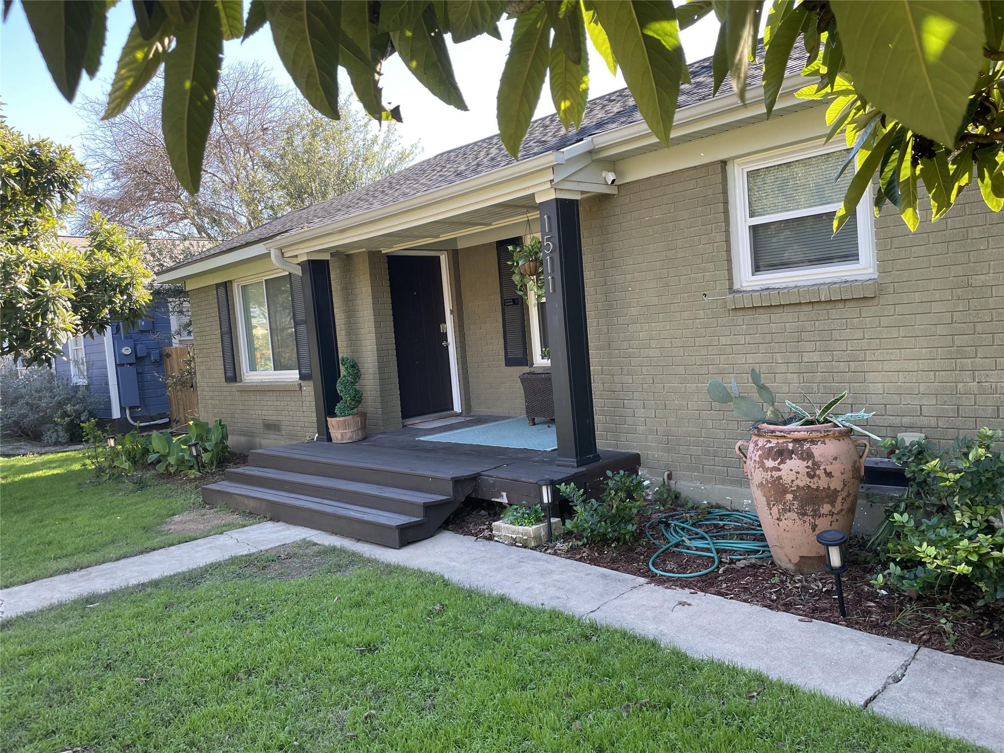 Listing photo 1 of 1511  Ullrich Ave