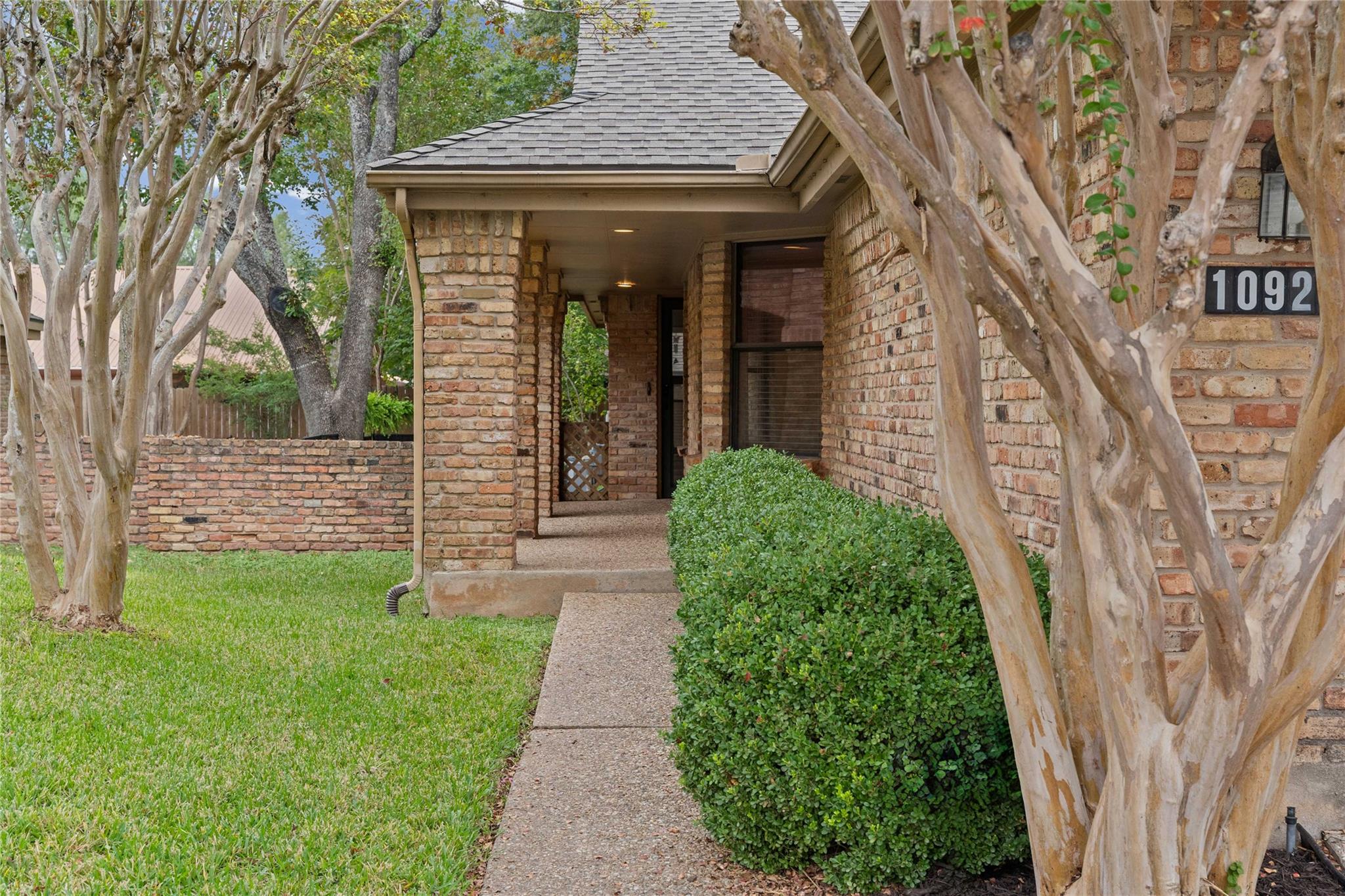 Ảnh nhà đang rao bán 1 của 10921  Crown Colony Dr