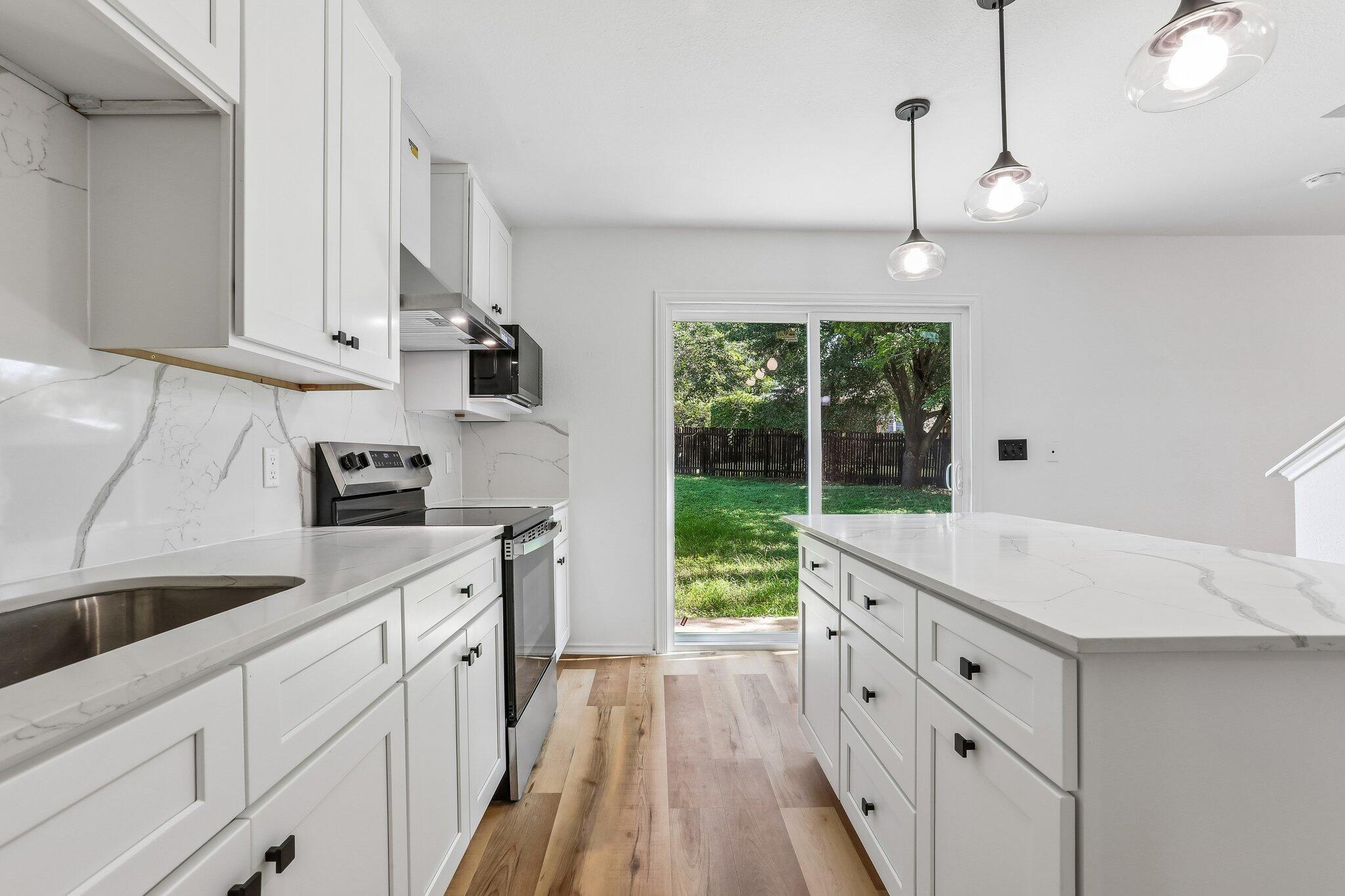 Listing photo 1 of 4504  Lyra Cir