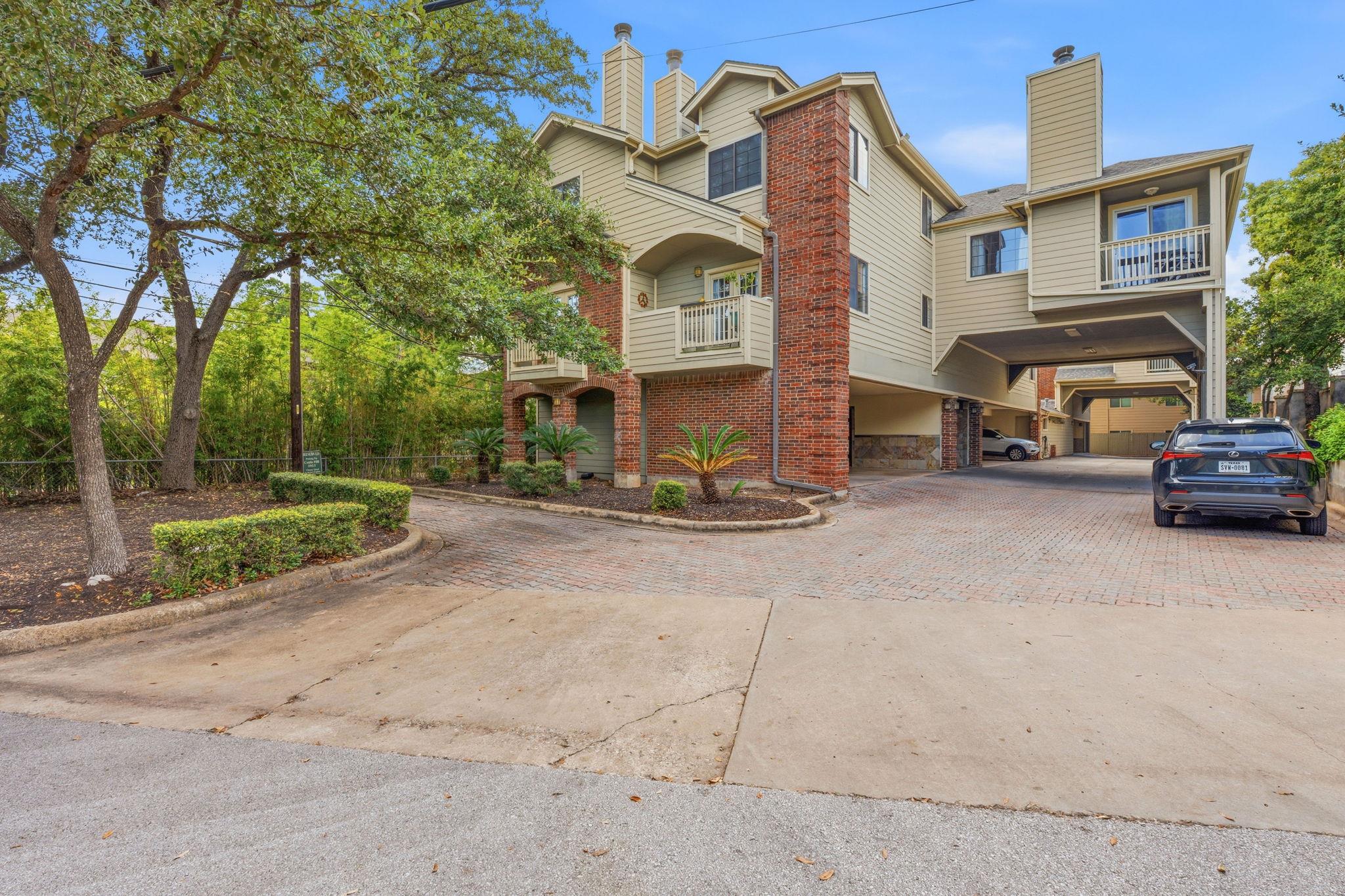 Multi-level brick and siding exterior features pr