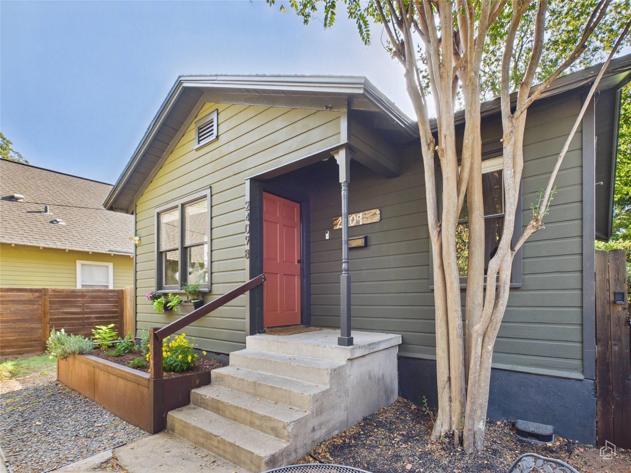 Listing photo 1 of 2409  Durwood St  #B