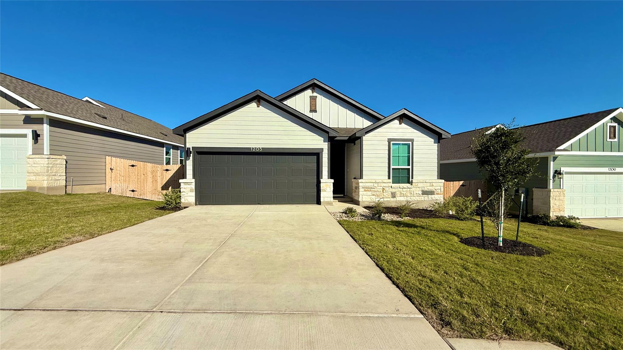 Listing photo 1 of 1205  Lavender Way