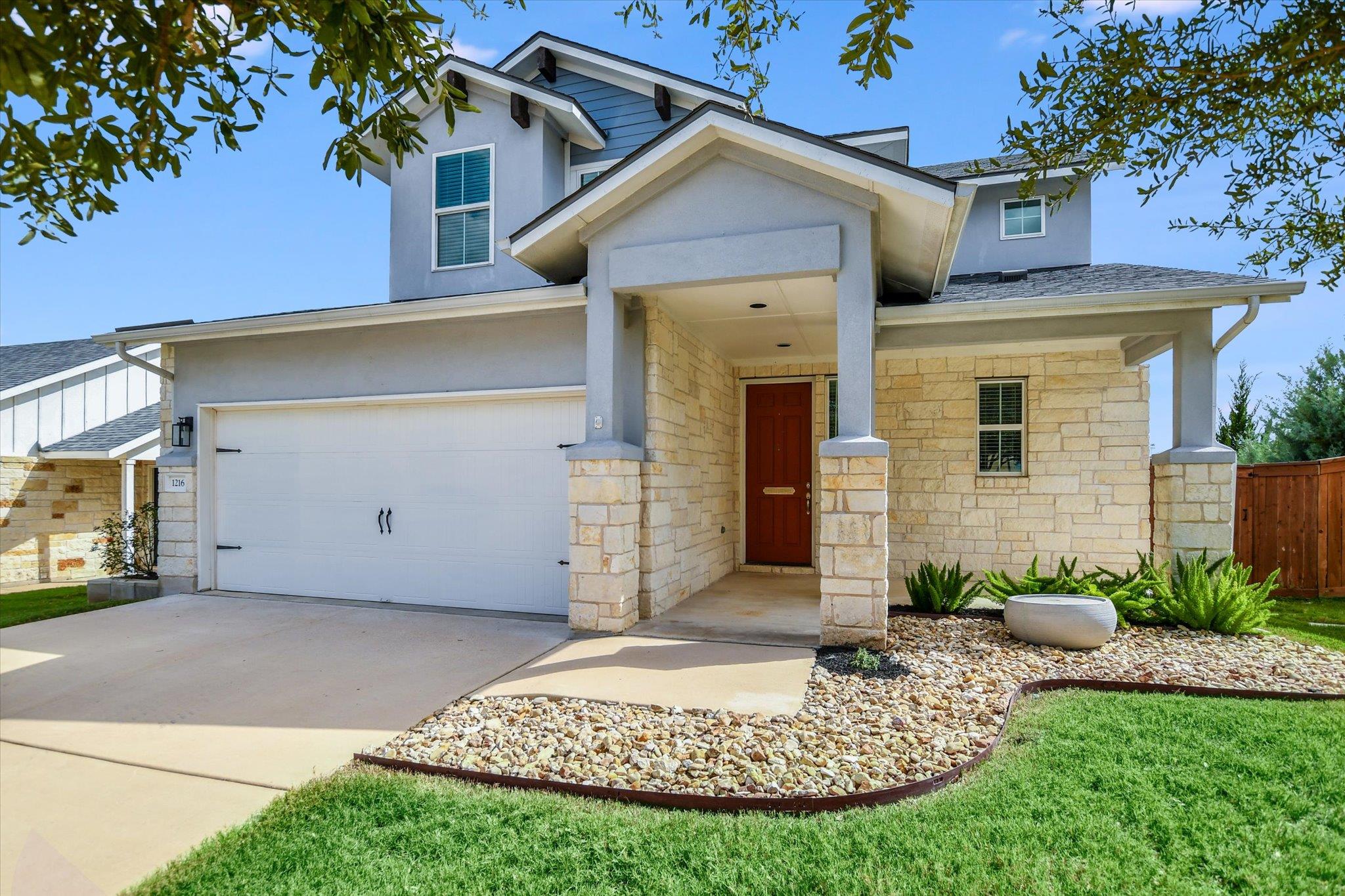 Listing photo 1 of 1216  Low Branch Ln