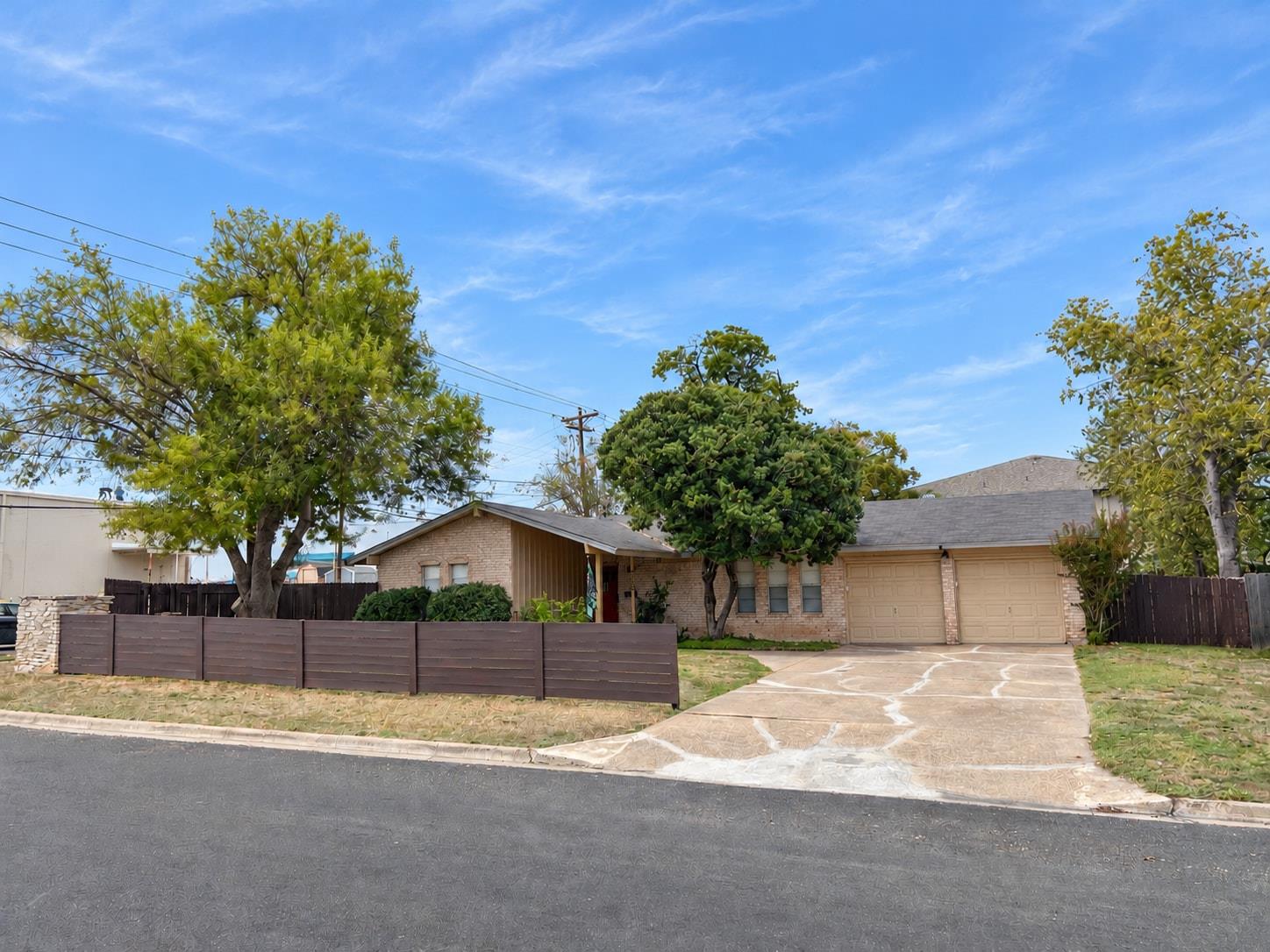 Listing photo 1 of 8900  Pointer Ln