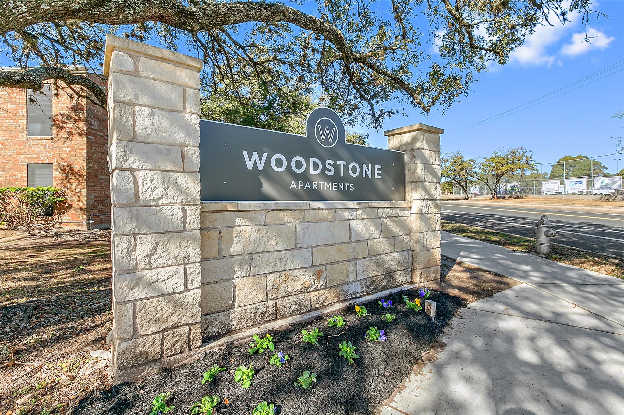 Listing photo 1 of 4021  Steck Ave  #223
