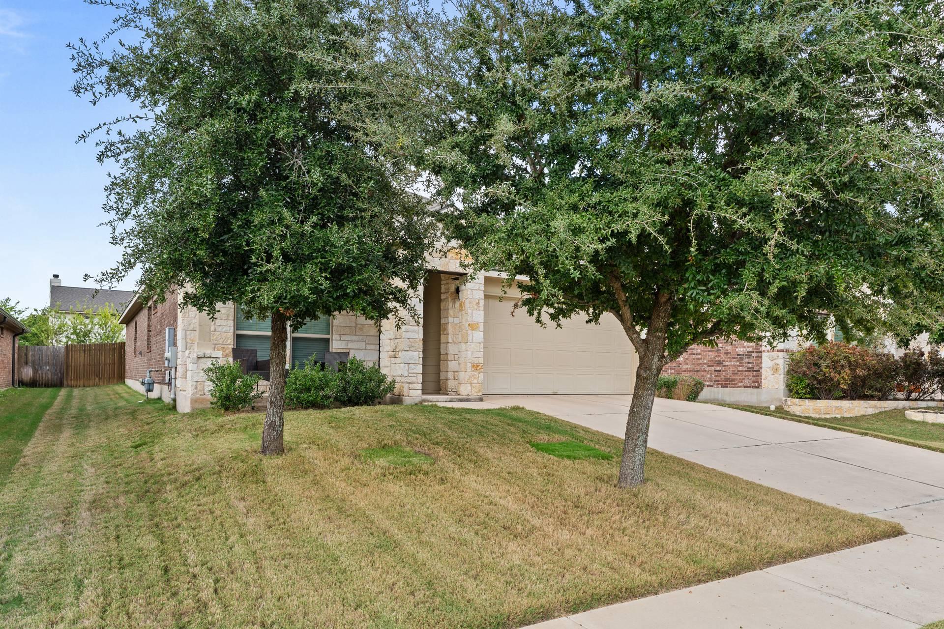 Listing photo 1 of 709  Schefer St